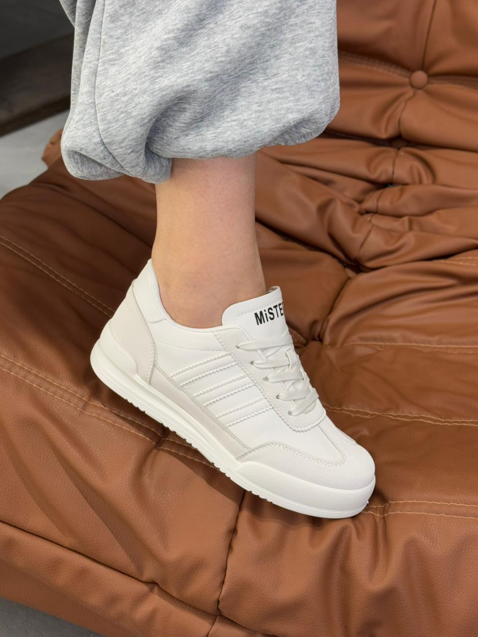 фото весенние женские кроссовки оптом