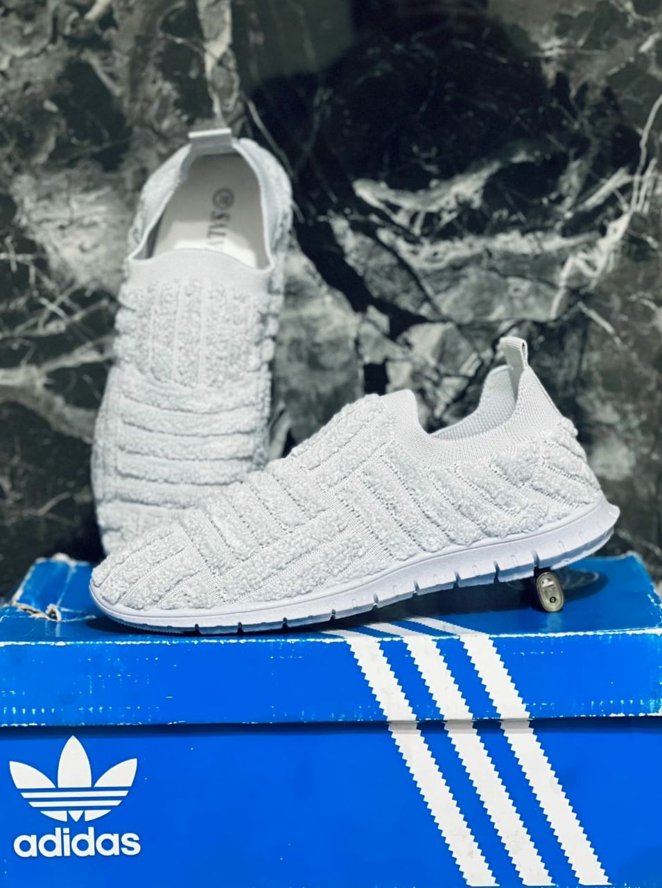 фото весенние женские кроссовки оптом