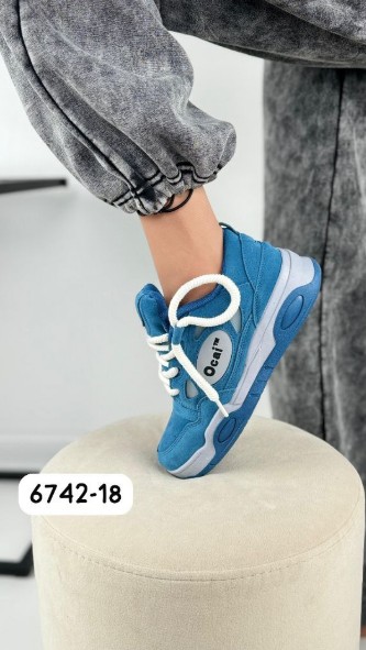 фото весенние женские кроссовки оптом