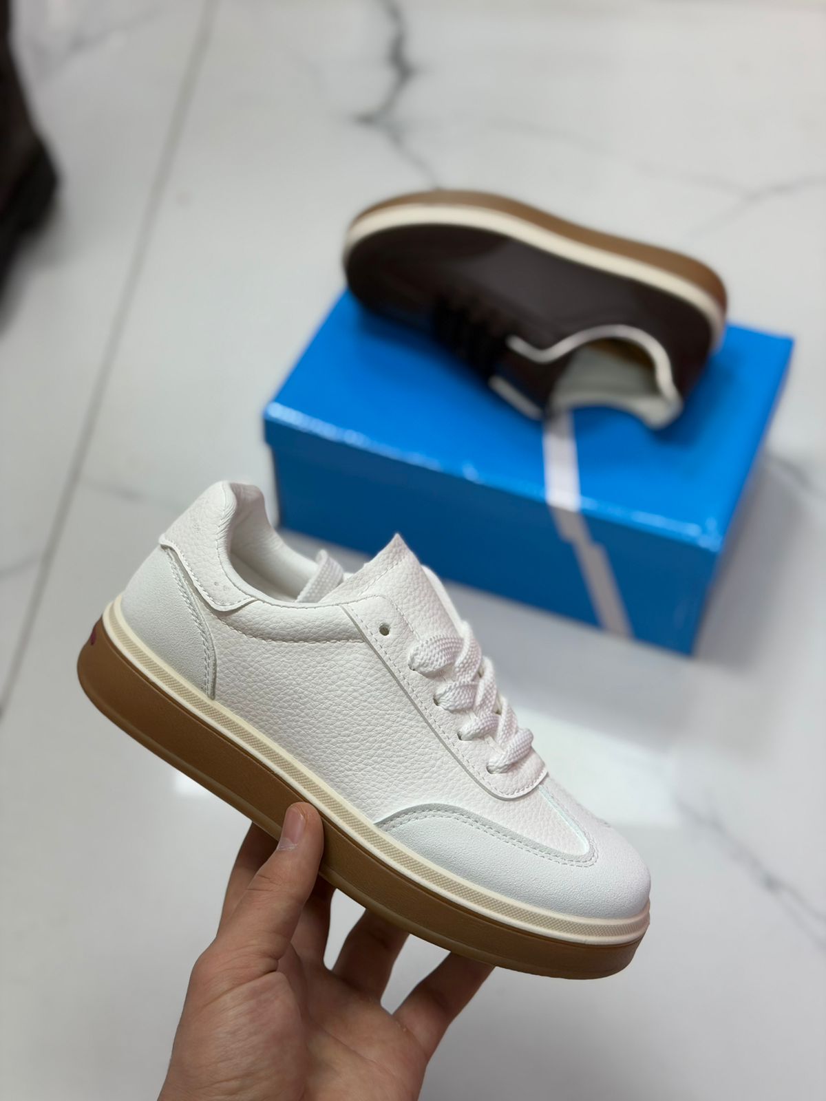 фото Женские белые sneakers 152347 оптом на лето для мужчин