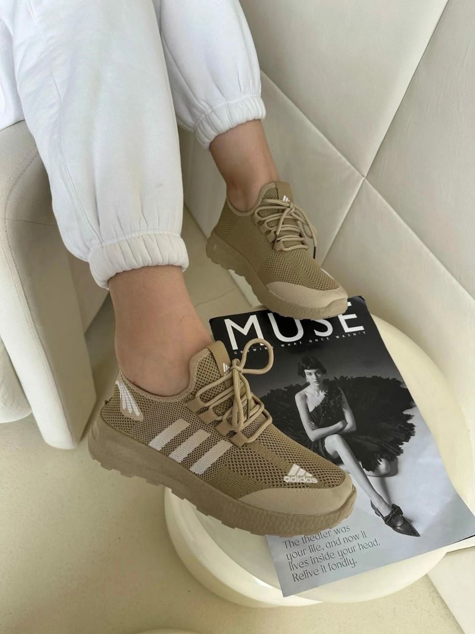 фото весенние женские кроссовки оптом