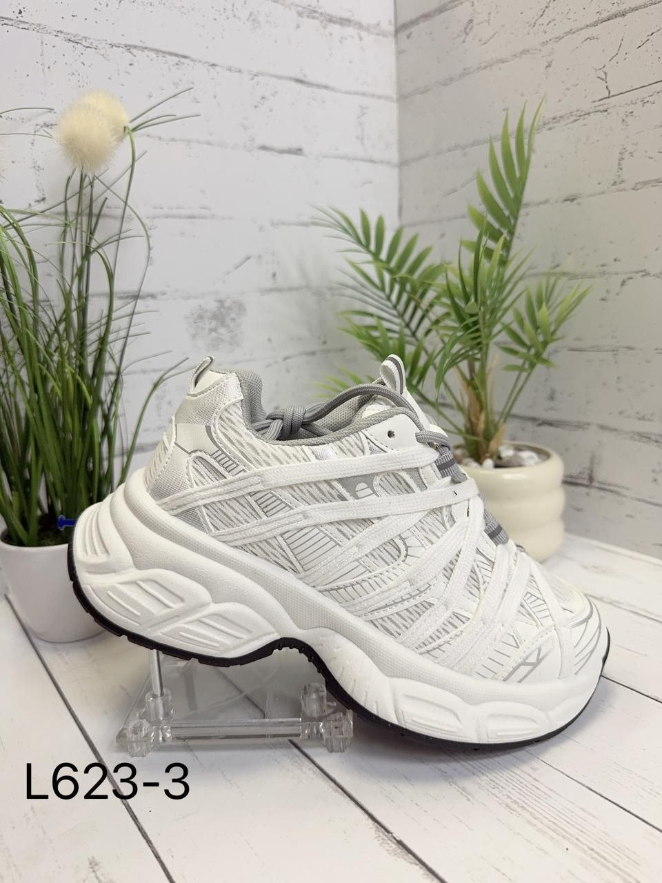 фото весенние женские кроссовки оптом