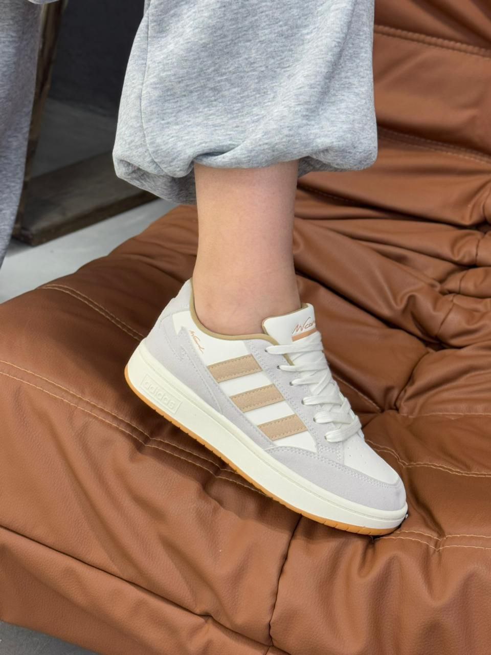 фото весенние женские кроссовки оптом