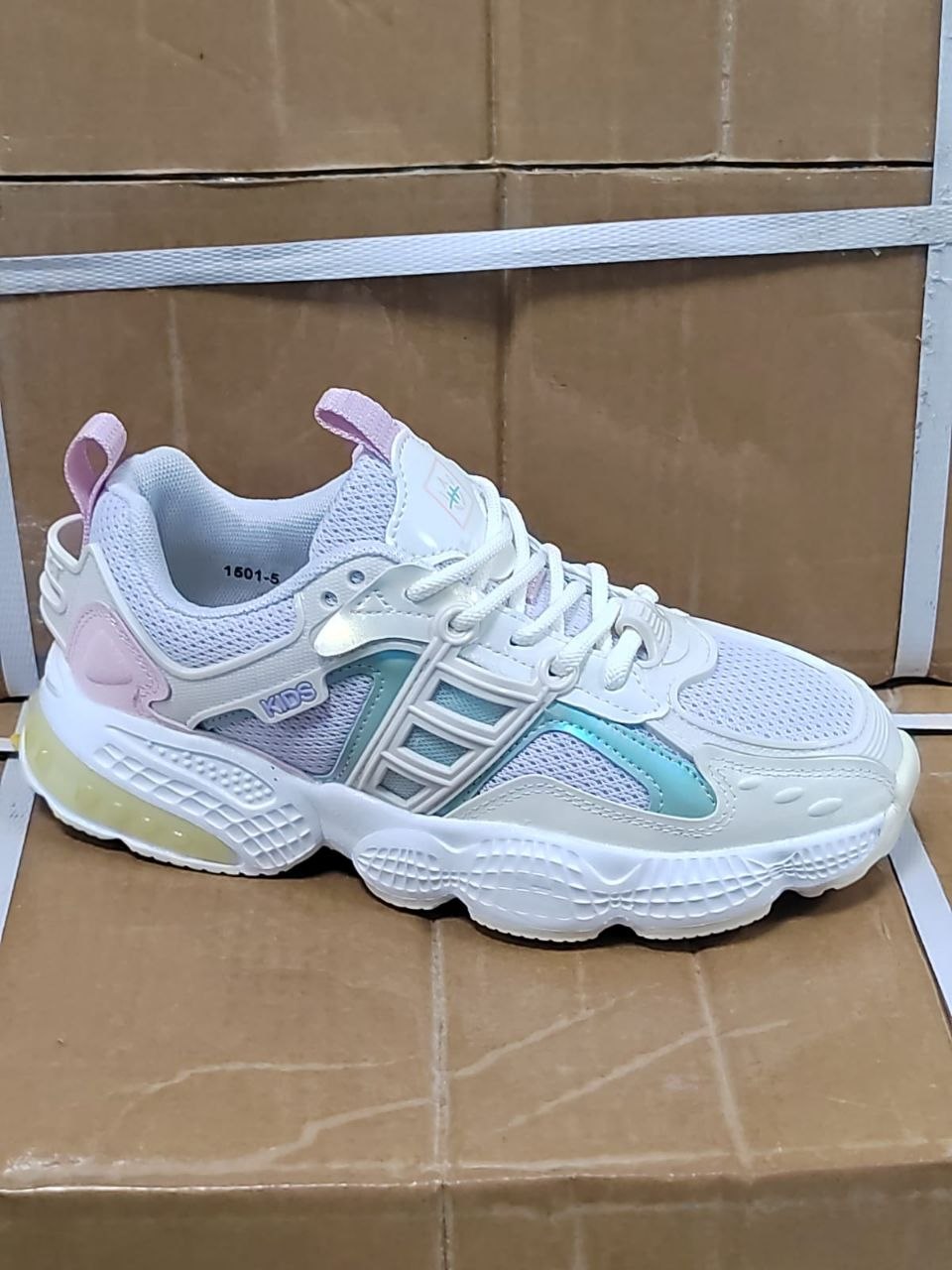 фото весенние женские кроссовки оптом