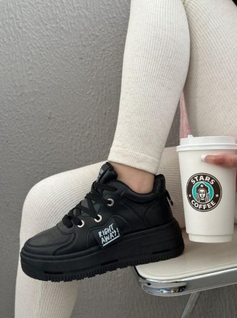 фото весенние женские кроссовки оптом