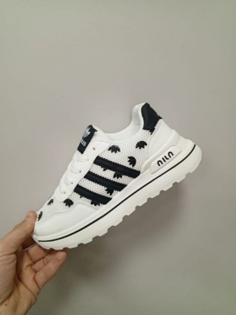 фото весенние женские кроссовки оптом