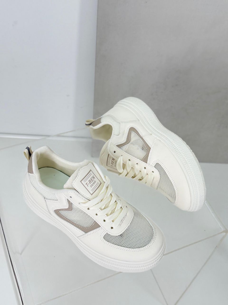 фото весенние женские кроссовки оптом