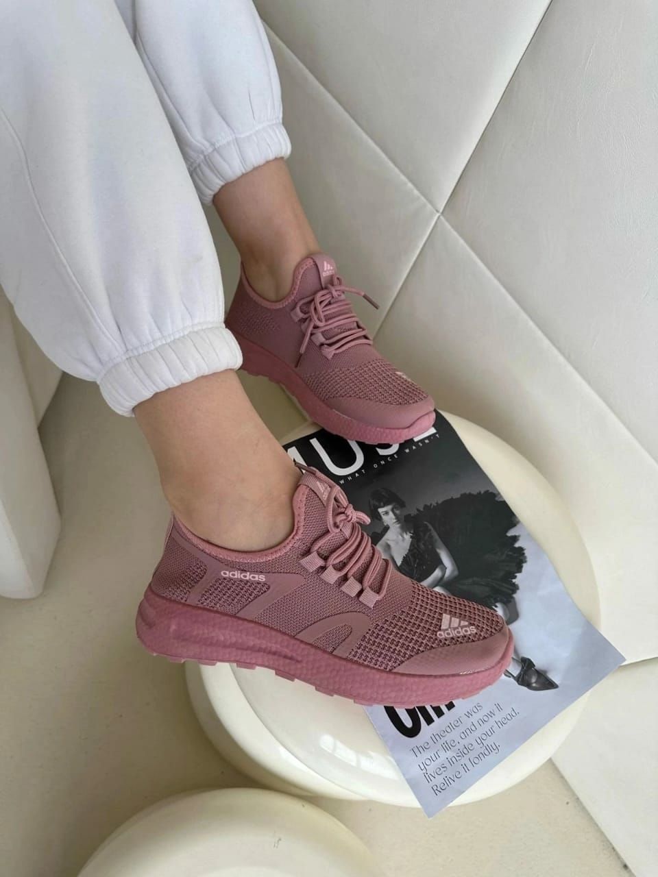 фото весенние женские кроссовки оптом