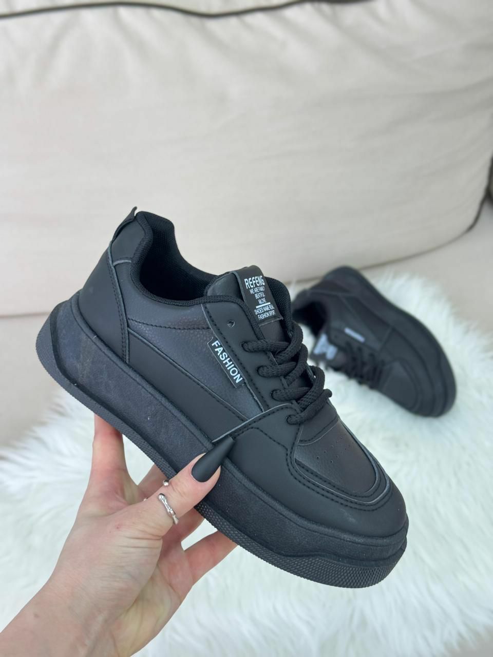 фото весенние женские кроссовки оптом