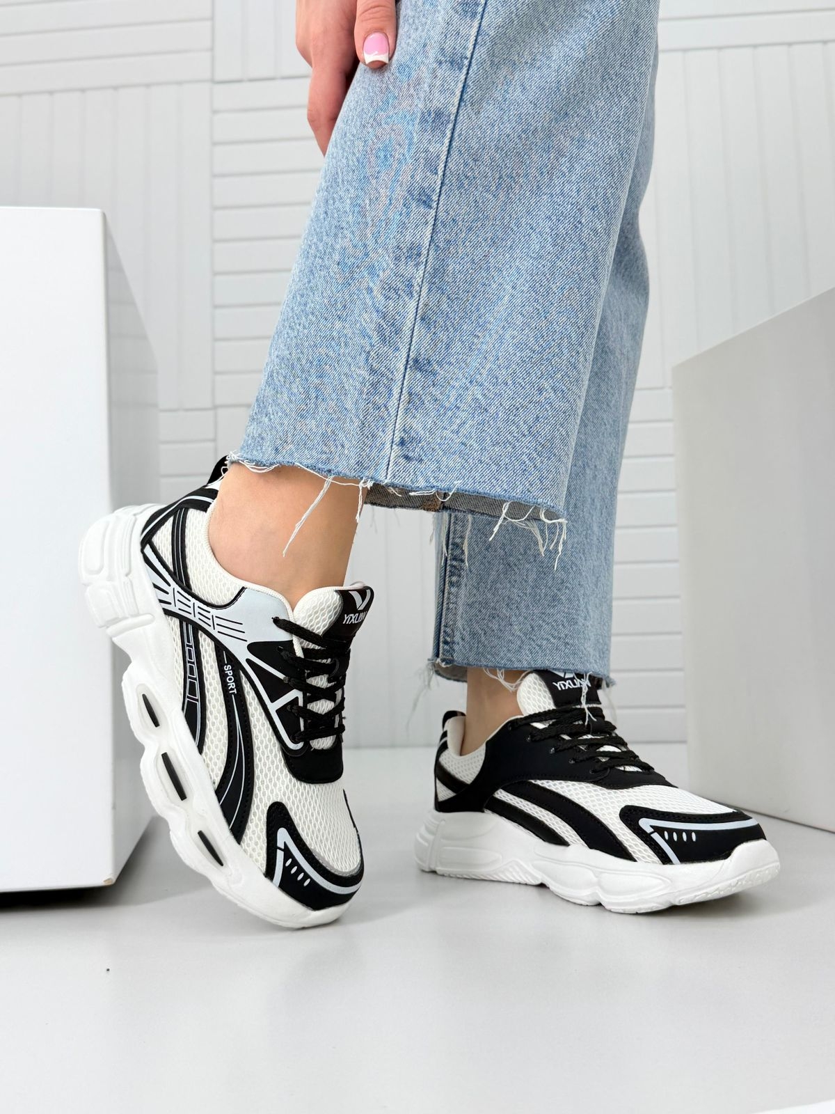 фото весенние женские кроссовки оптом