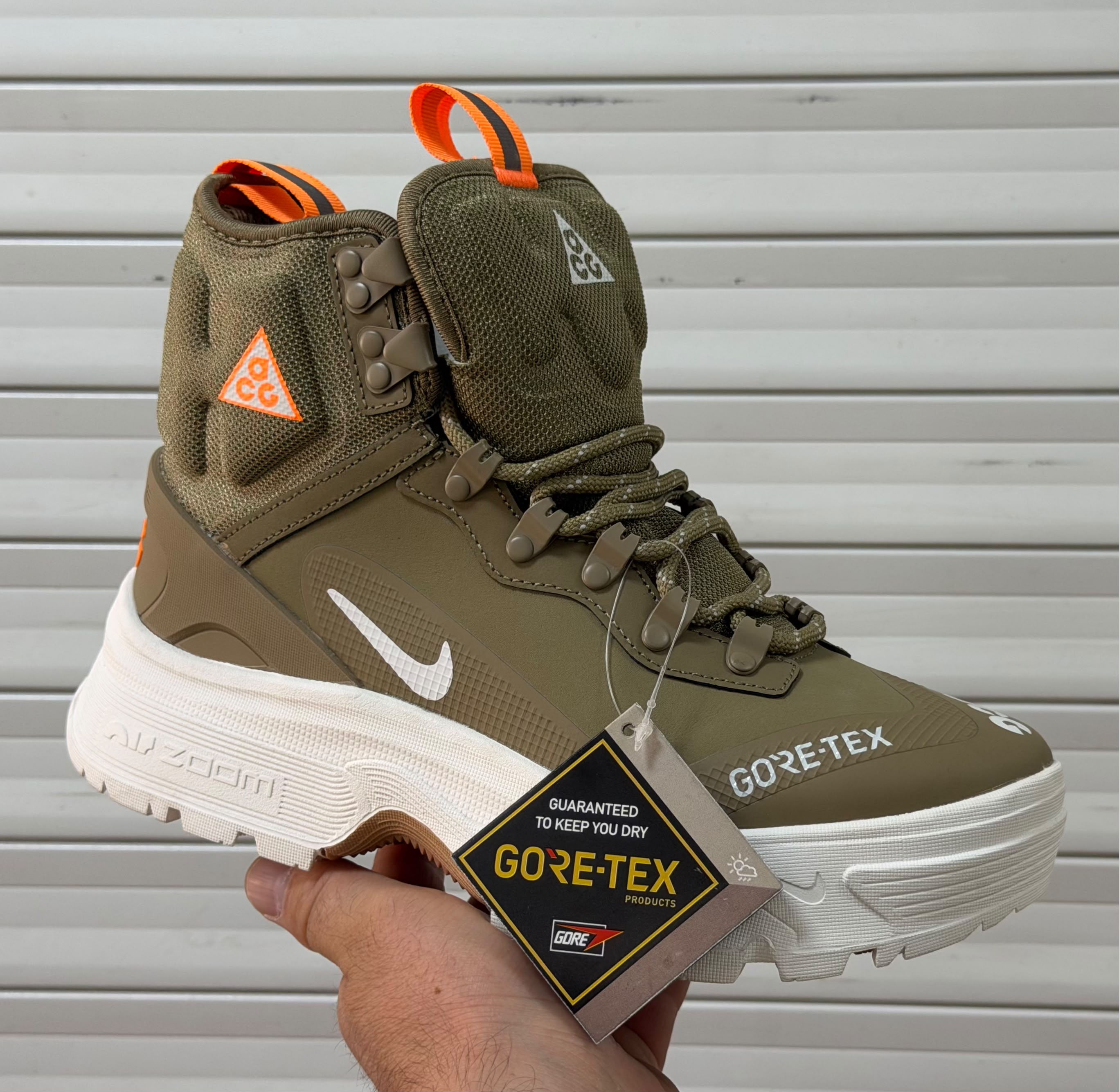 фото мужские осенние кроссовки с технологией gore-tex 714929 оптом