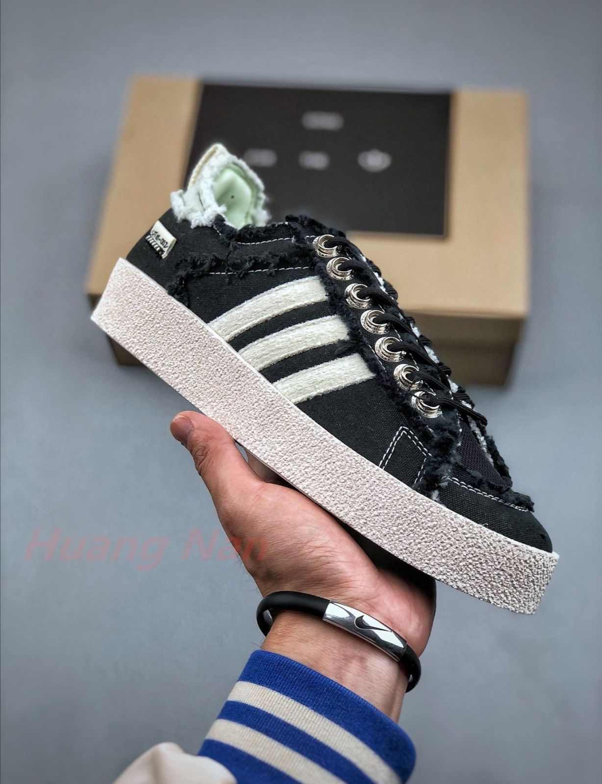 фото Мужские черные кроссовки с белыми полосами 798883 оптом с доставкой