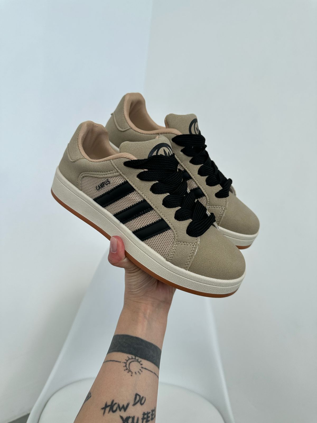 фото весенние женские кроссовки оптом