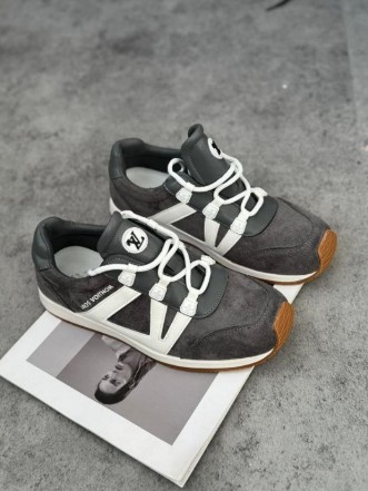 фото весенние женские кроссовки оптом