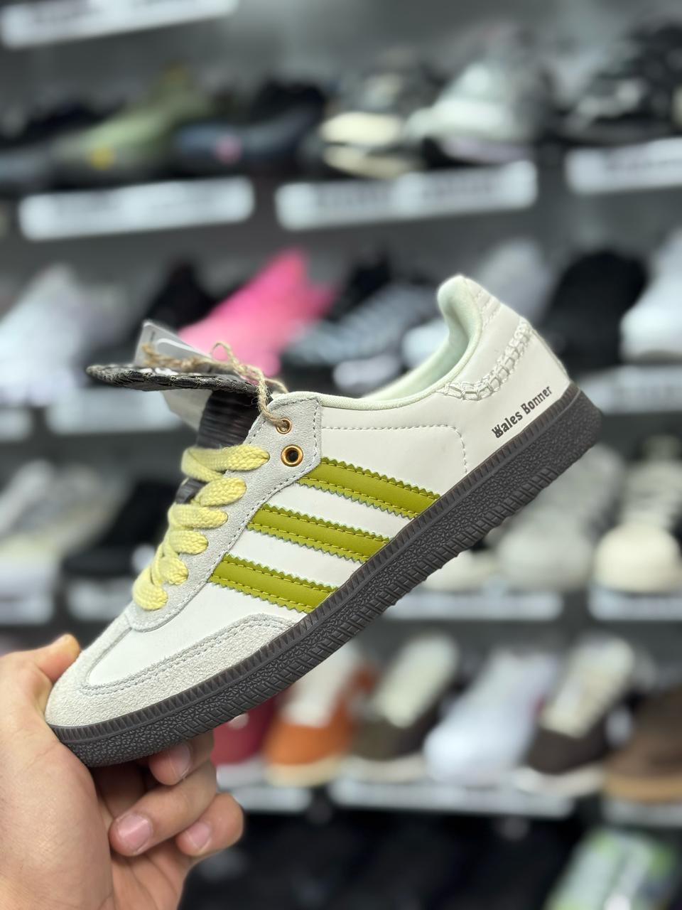 фото весенние женские кроссовки оптом