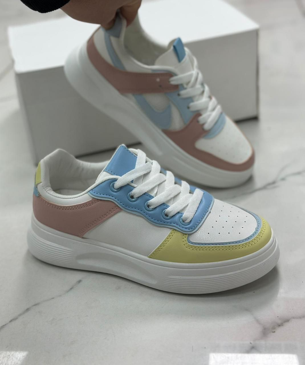 фото весенние женские кроссовки оптом