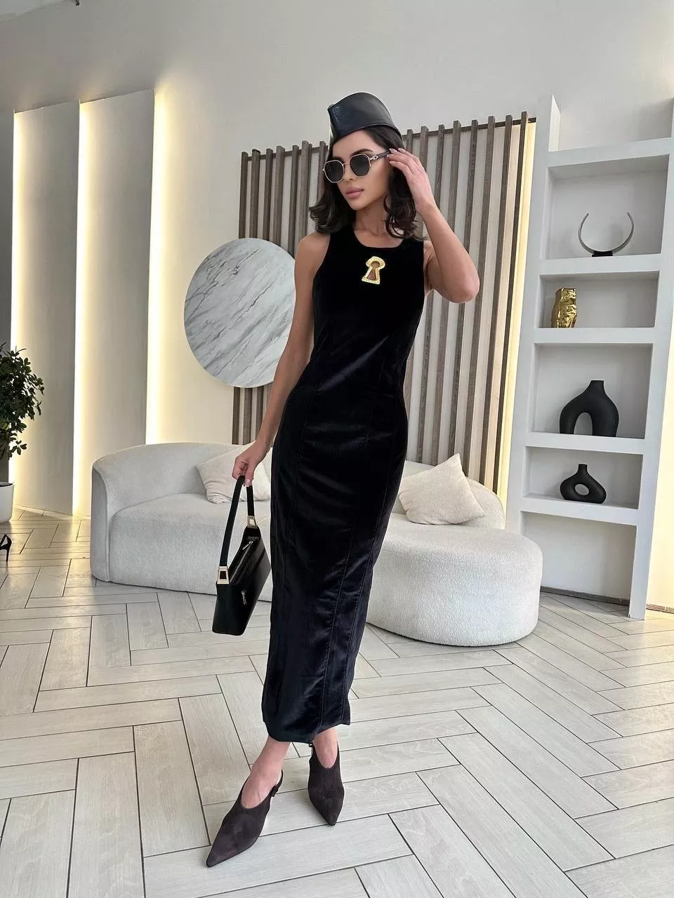 картинка Элегантное бархатное платье от магазина Одежда+