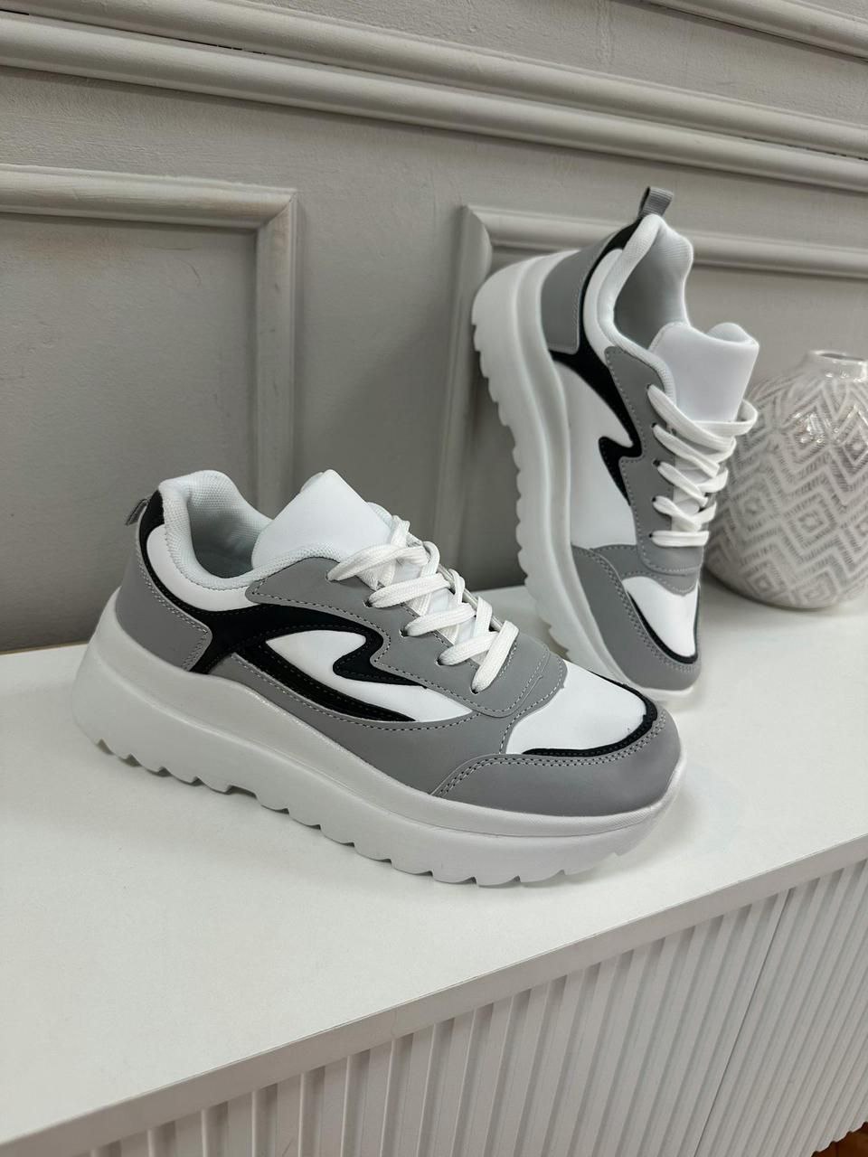 фото весенние женские кроссовки оптом