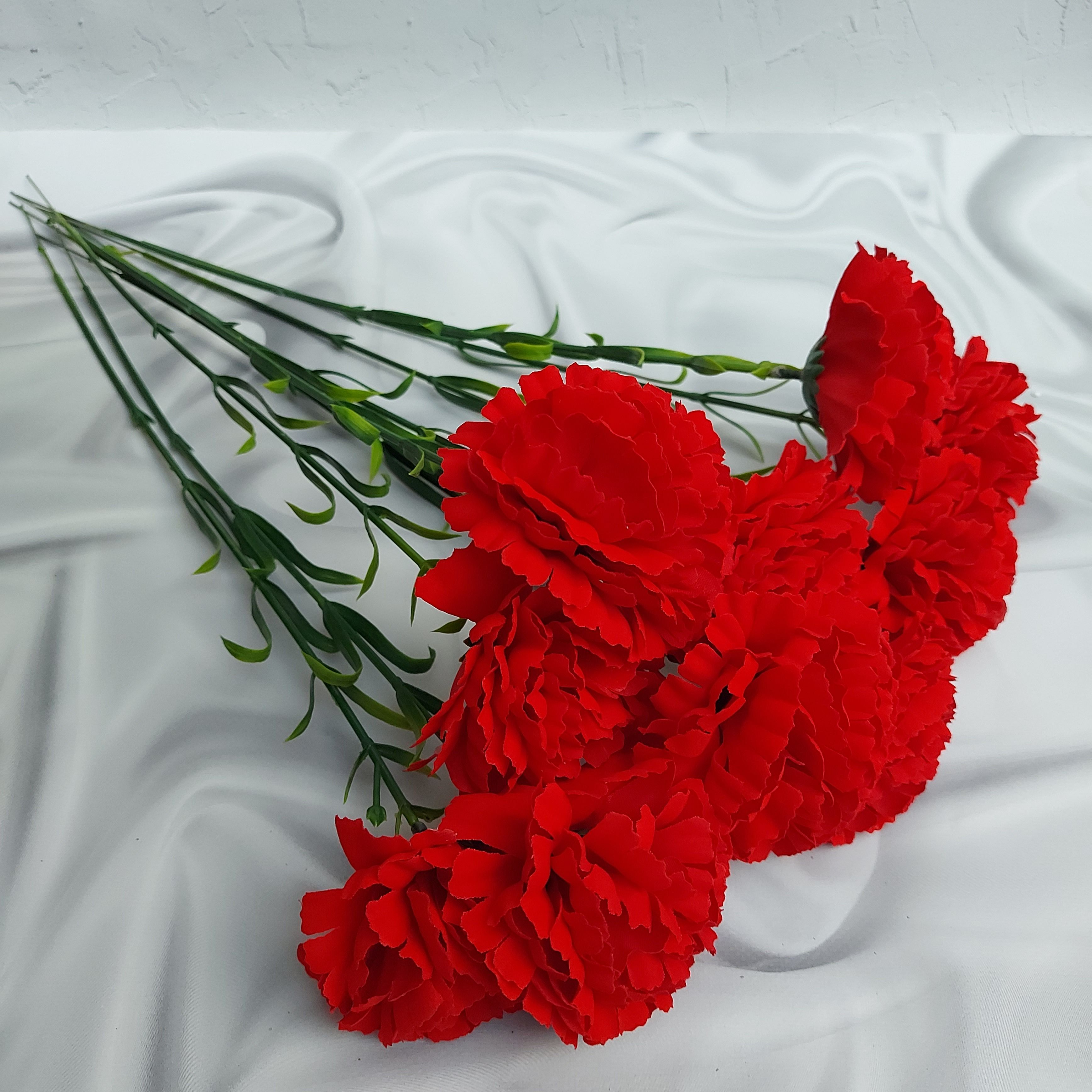 картинка Искусственные цветы в упаковке от магазина Одежда+