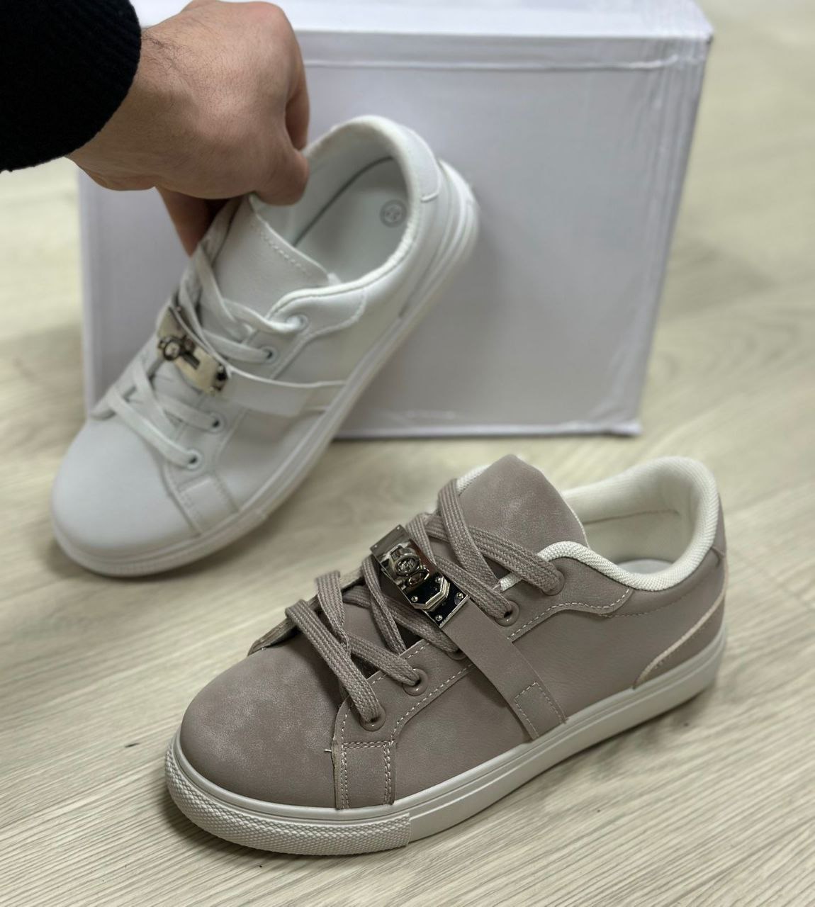 фото весенние женские кроссовки оптом