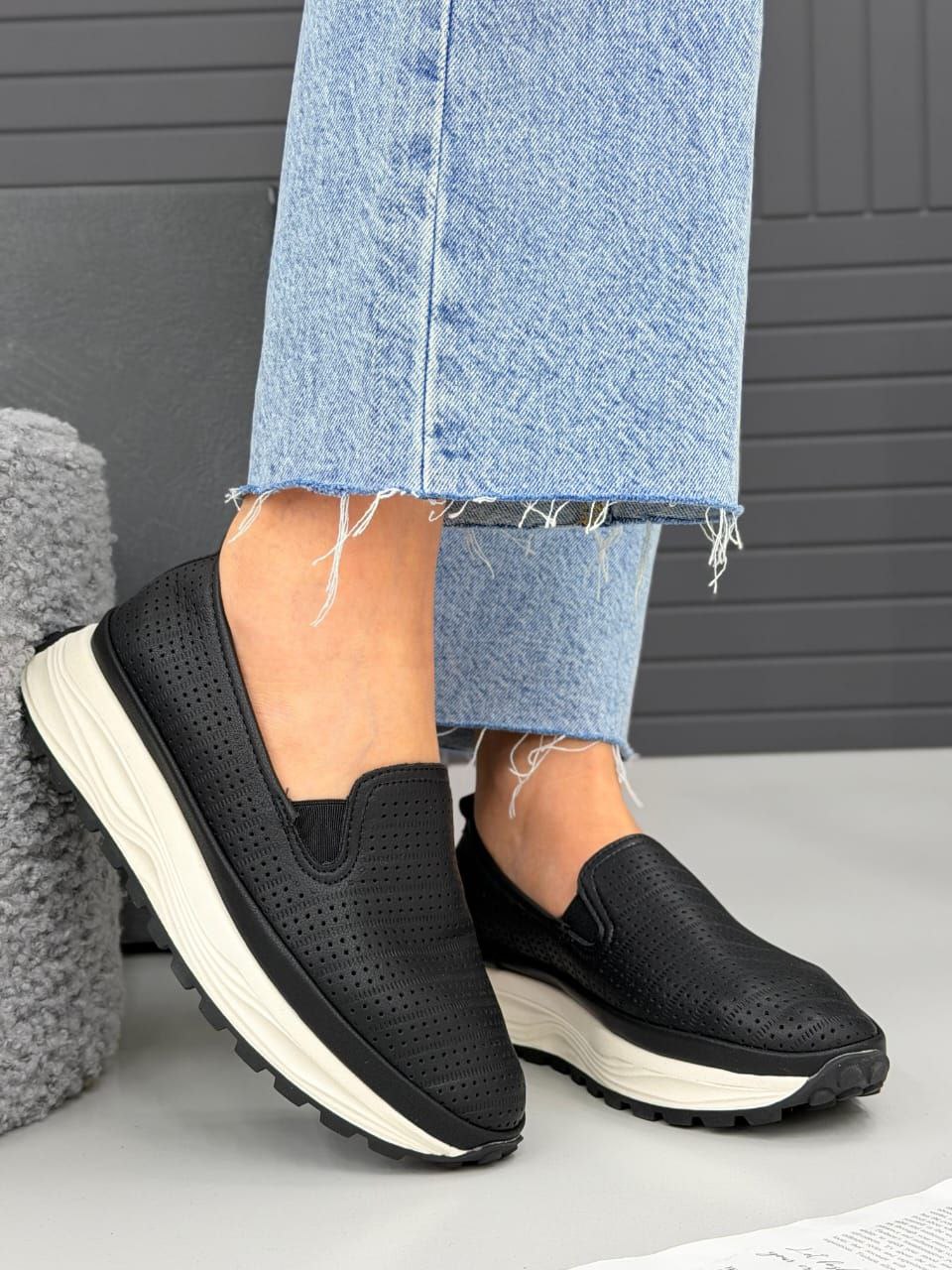 фото весенние женские кроссовки оптом