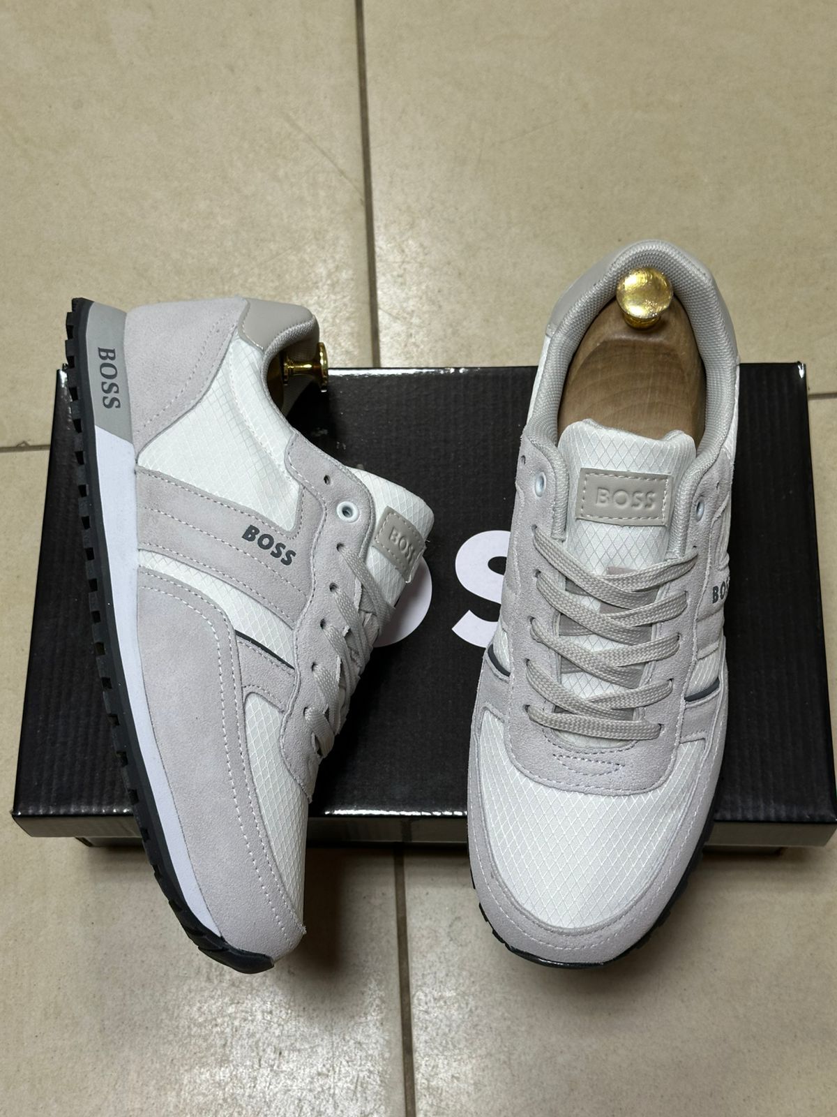 фото мужские кроссовки boss серые 410912 оптом