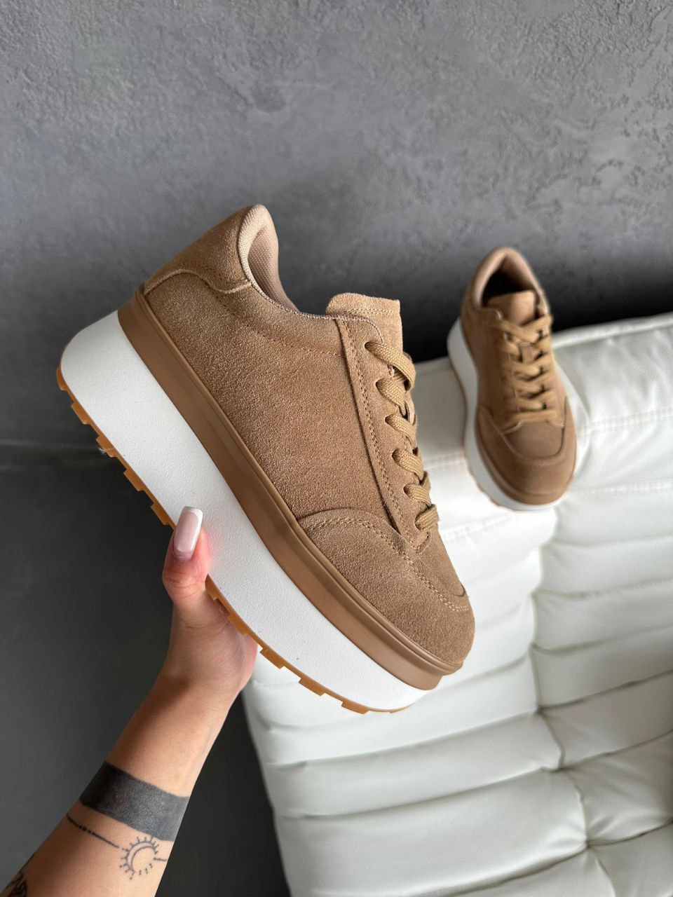 фото весенние женские кроссовки оптом