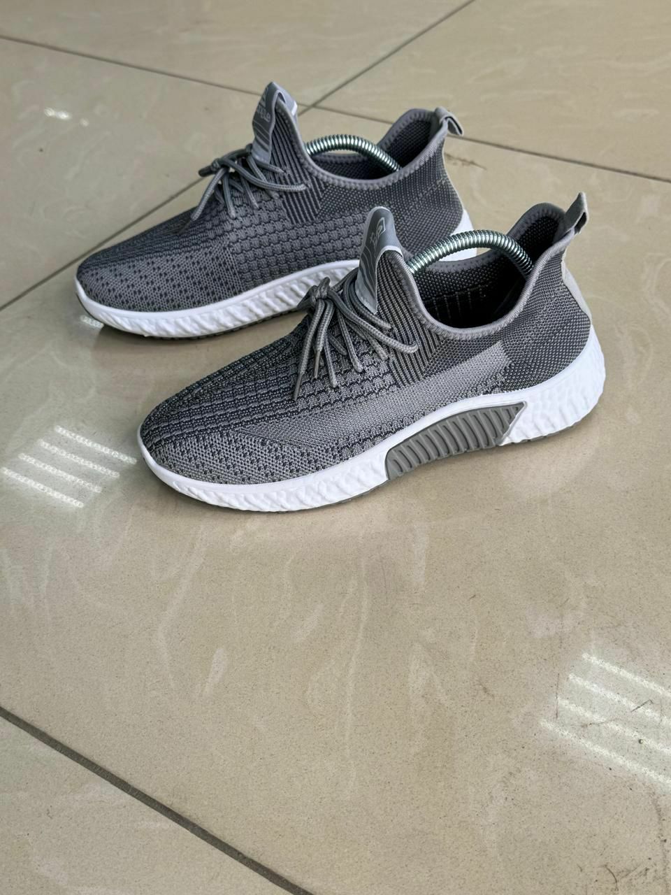 фото весенние женские кроссовки оптом