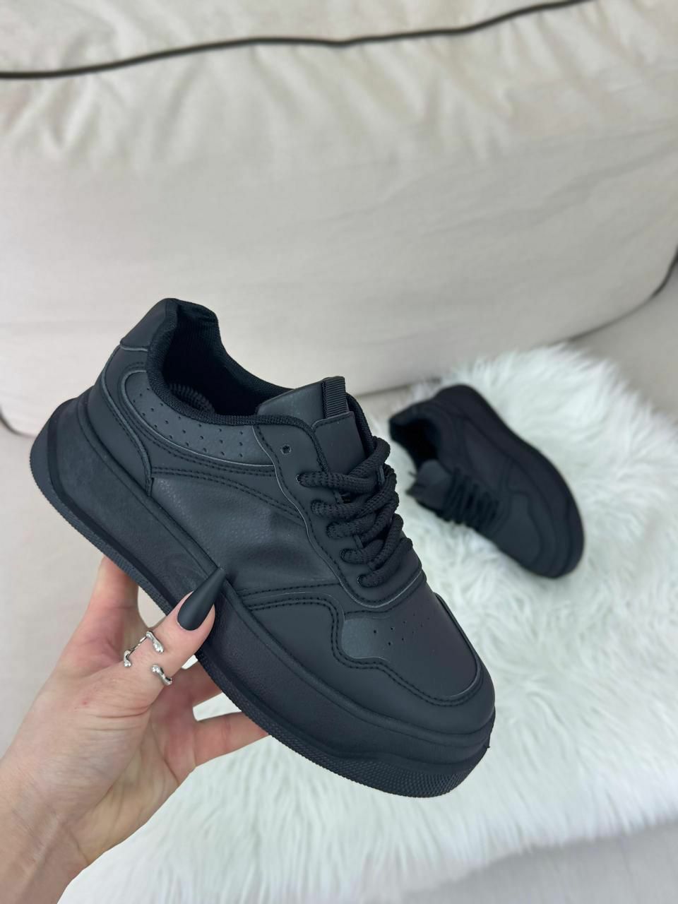 фото весенние женские кроссовки оптом