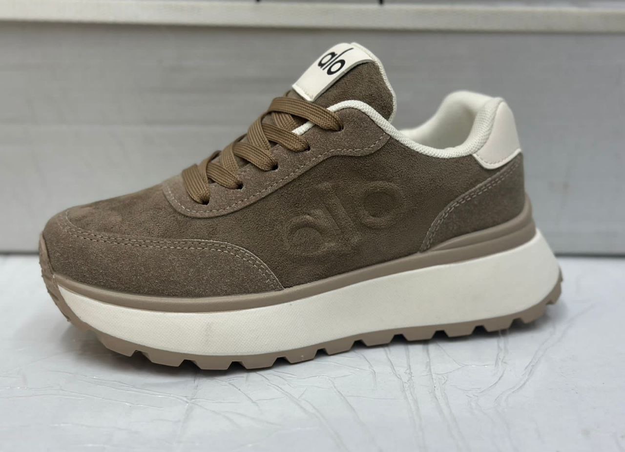 фото весенние женские кроссовки оптом