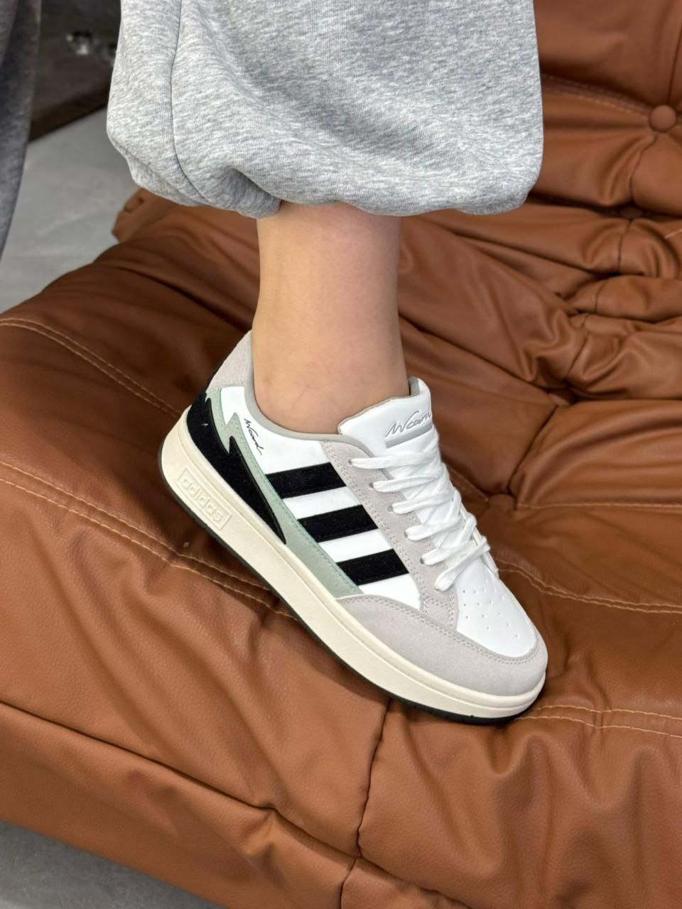 фото весенние женские кроссовки оптом