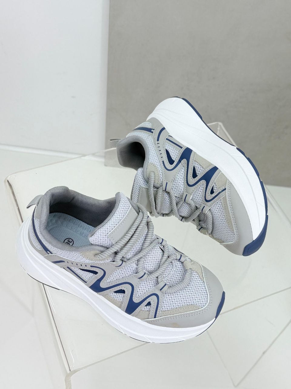 фото весенние женские кроссовки оптом