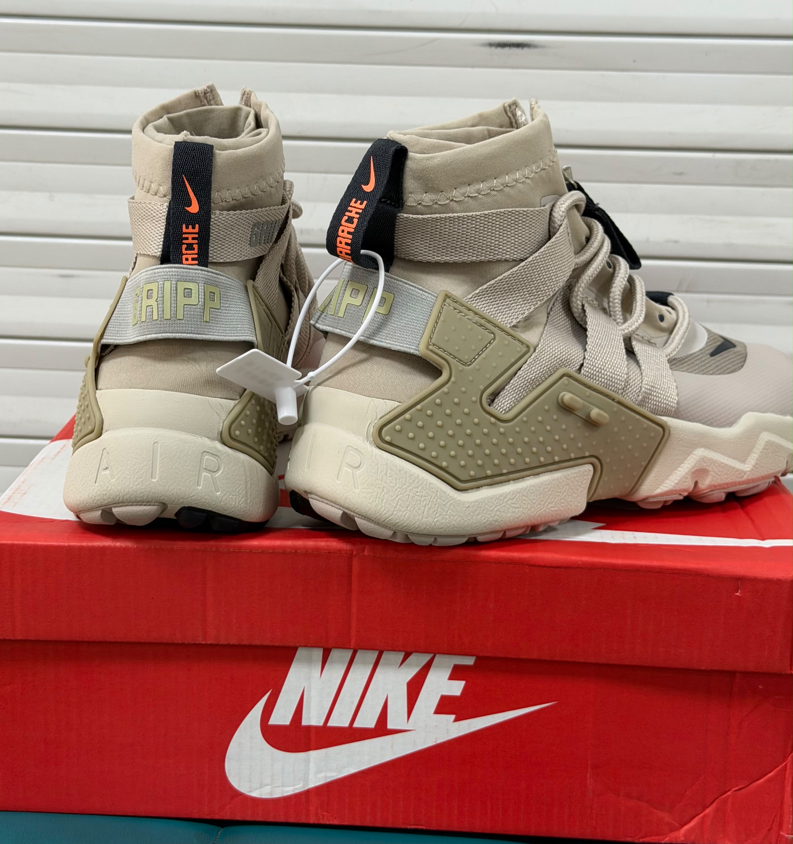 фото мужские осенние высокие кроссовки air huarache 484506 оптом