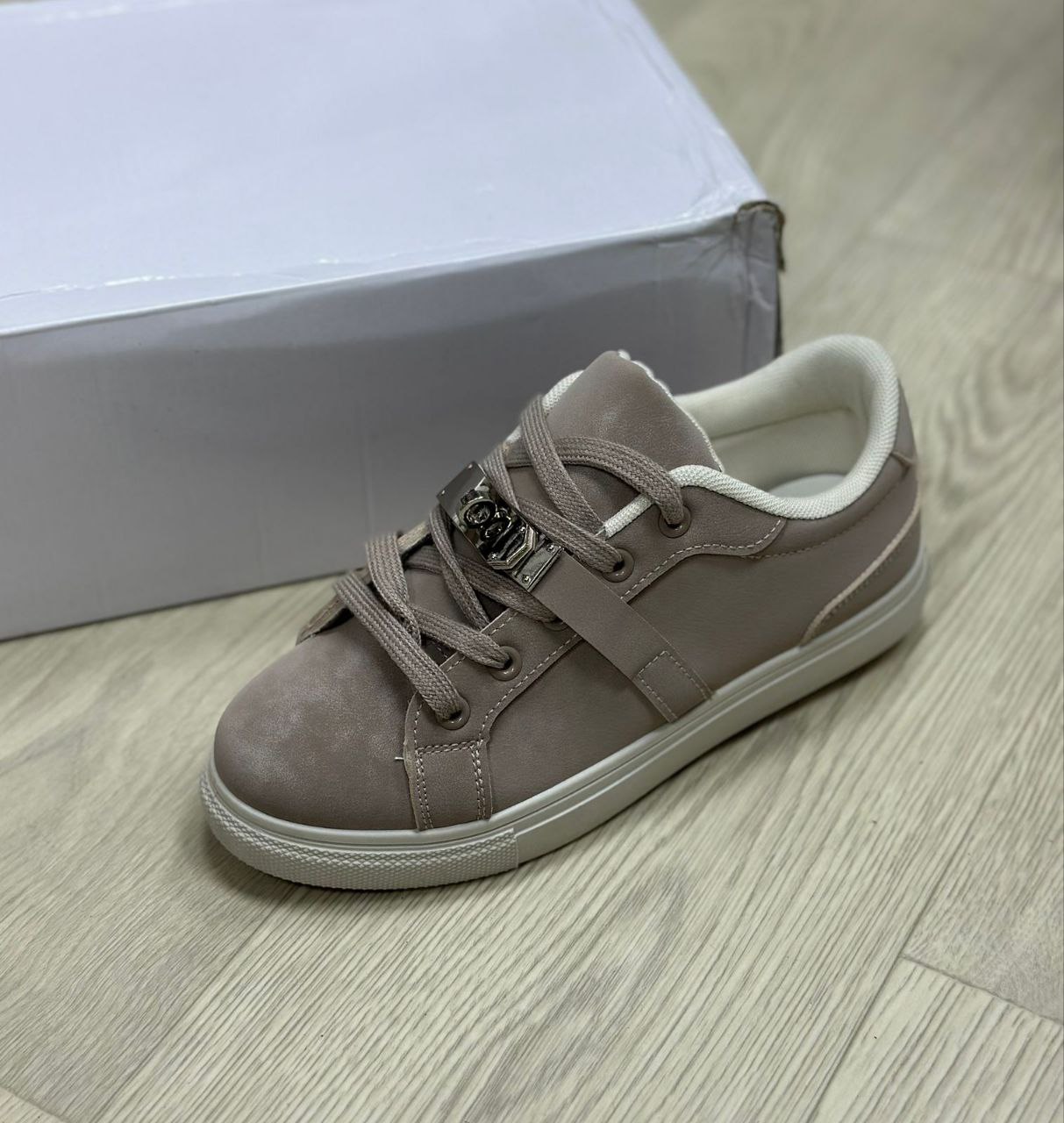 фото весенние женские кроссовки оптом