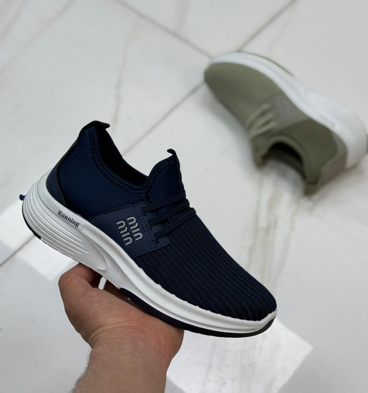 фото весенние женские кроссовки оптом