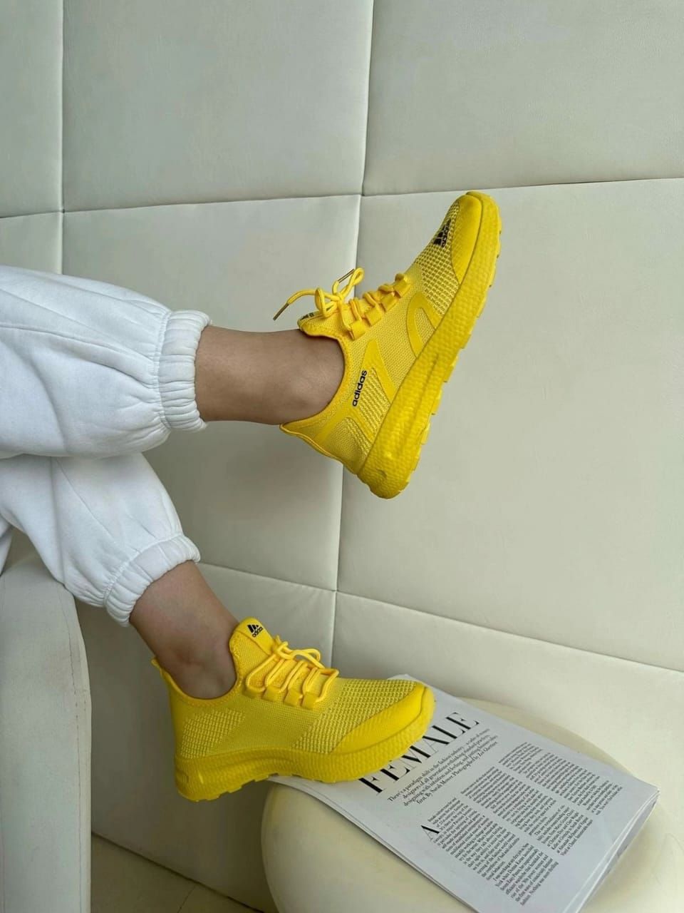 фото весенние женские кроссовки оптом