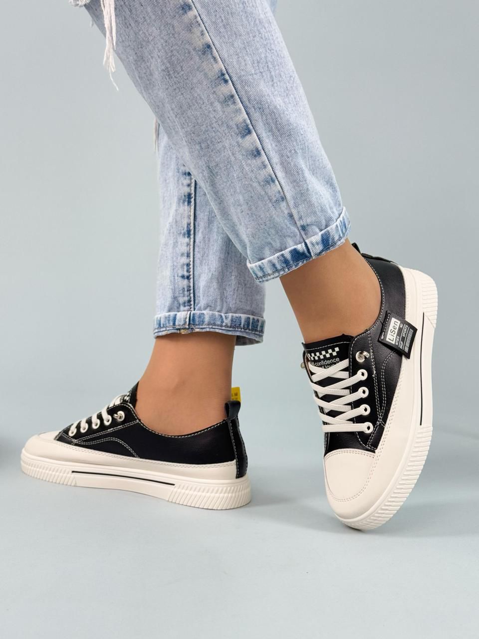 фото женские черные sneakers 963386 оптом
