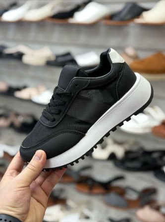 фото весенние женские кроссовки оптом