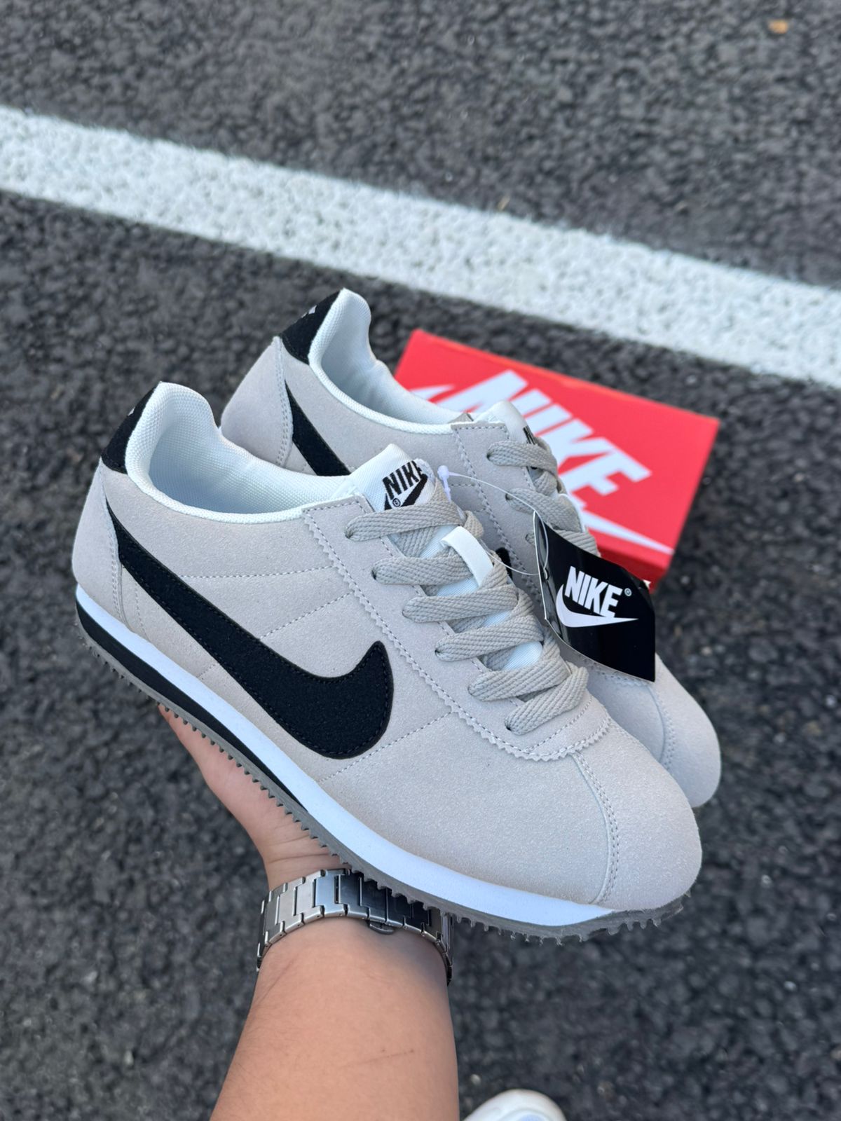 фото женские серые кроссовки nike 233660 оптом
