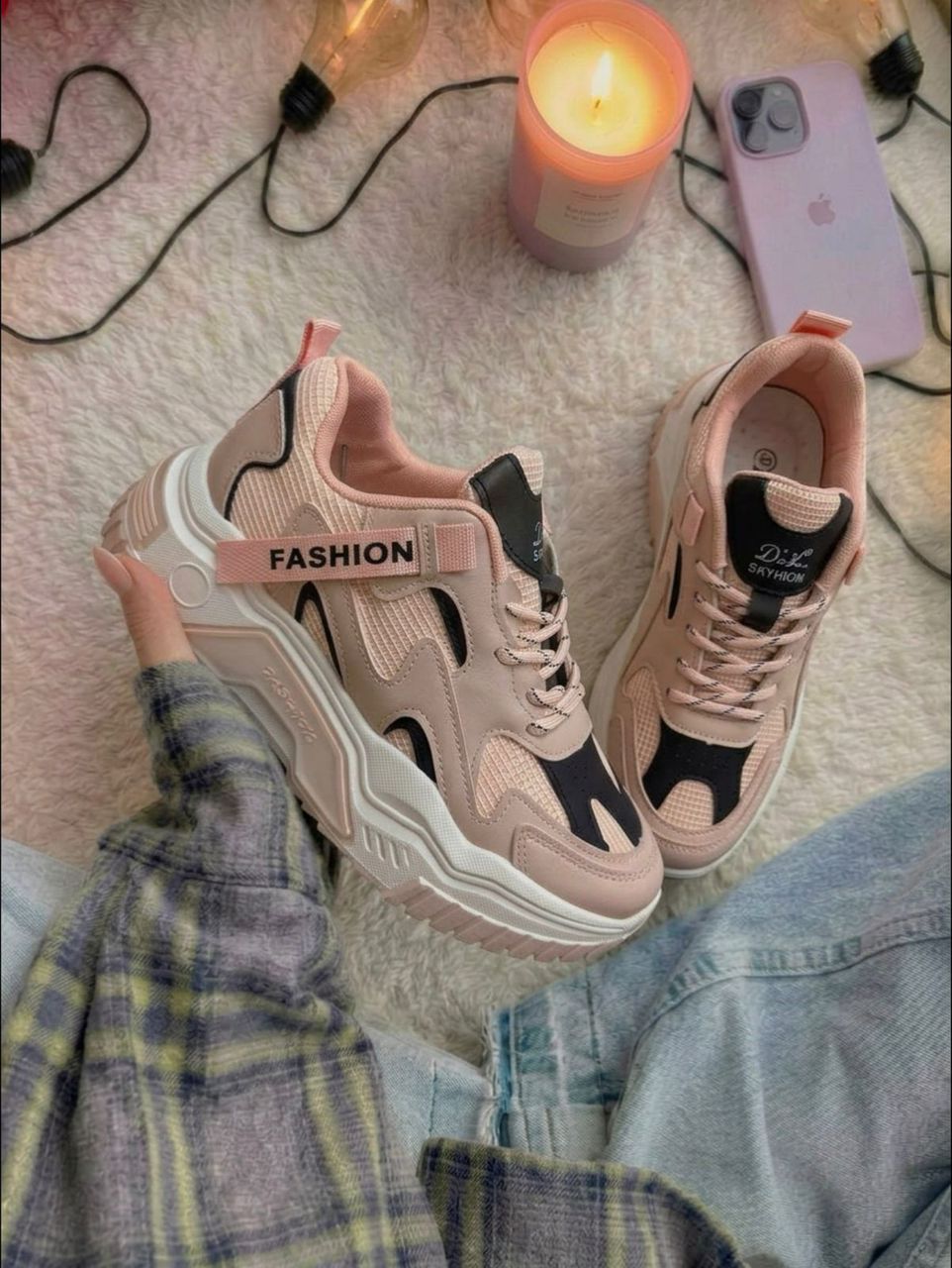 фото Женские белые кроссовки с зелеными акцентами 928047 оптом на лето для мужчин