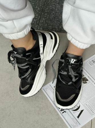 фото весенние женские кроссовки оптом