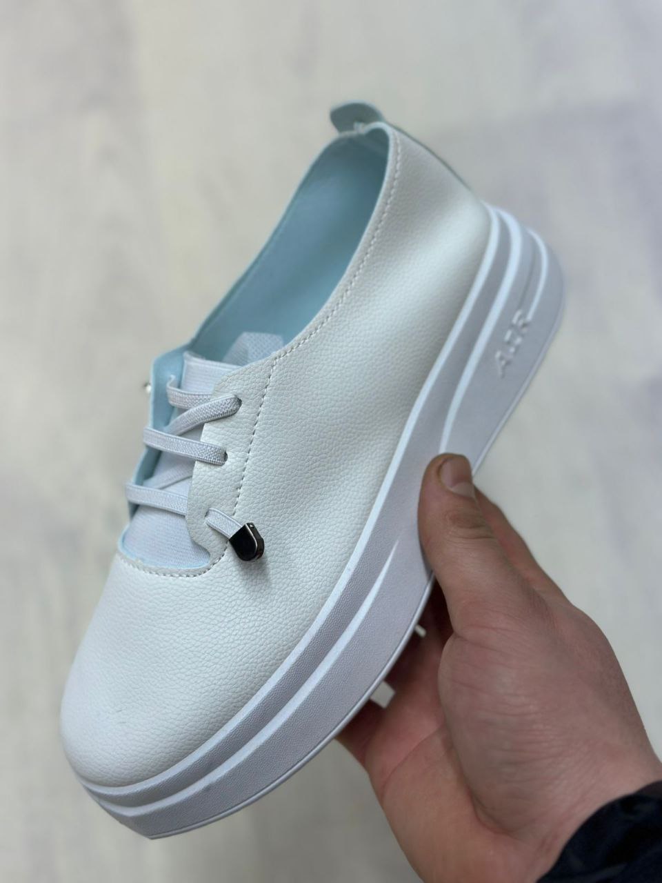 фото весенние женские кроссовки оптом