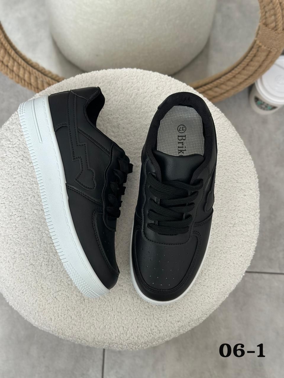 фото весенние женские кроссовки оптом