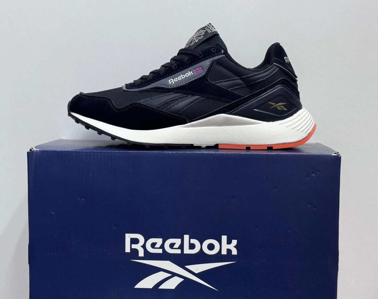 фото мужские осенние кроссовки reebok 537527 оптом