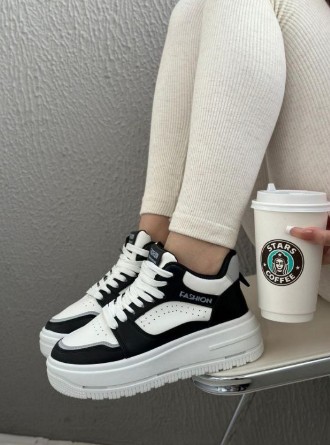 фото весенние женские кроссовки оптом