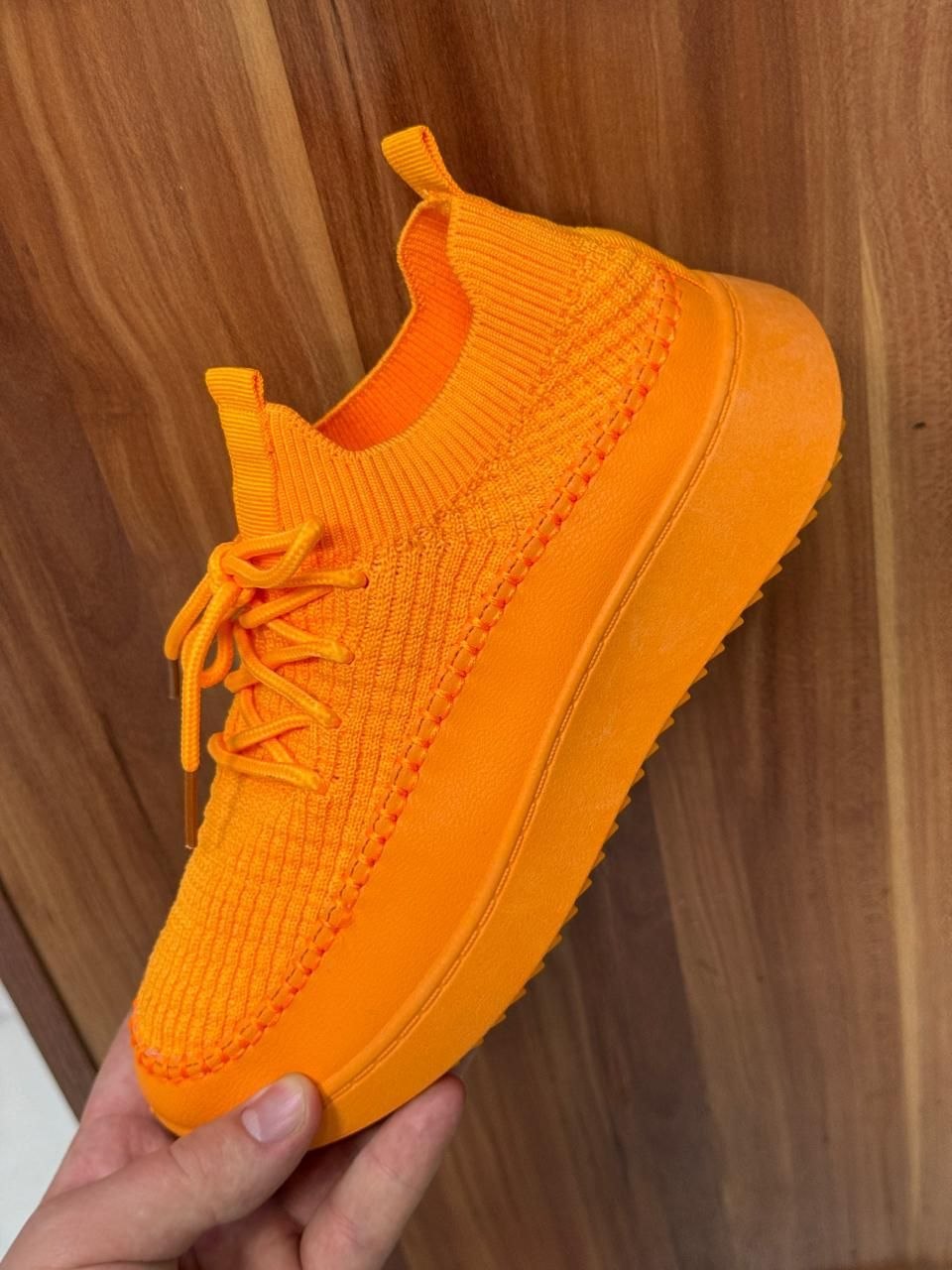 фото весенние женские кроссовки оптом