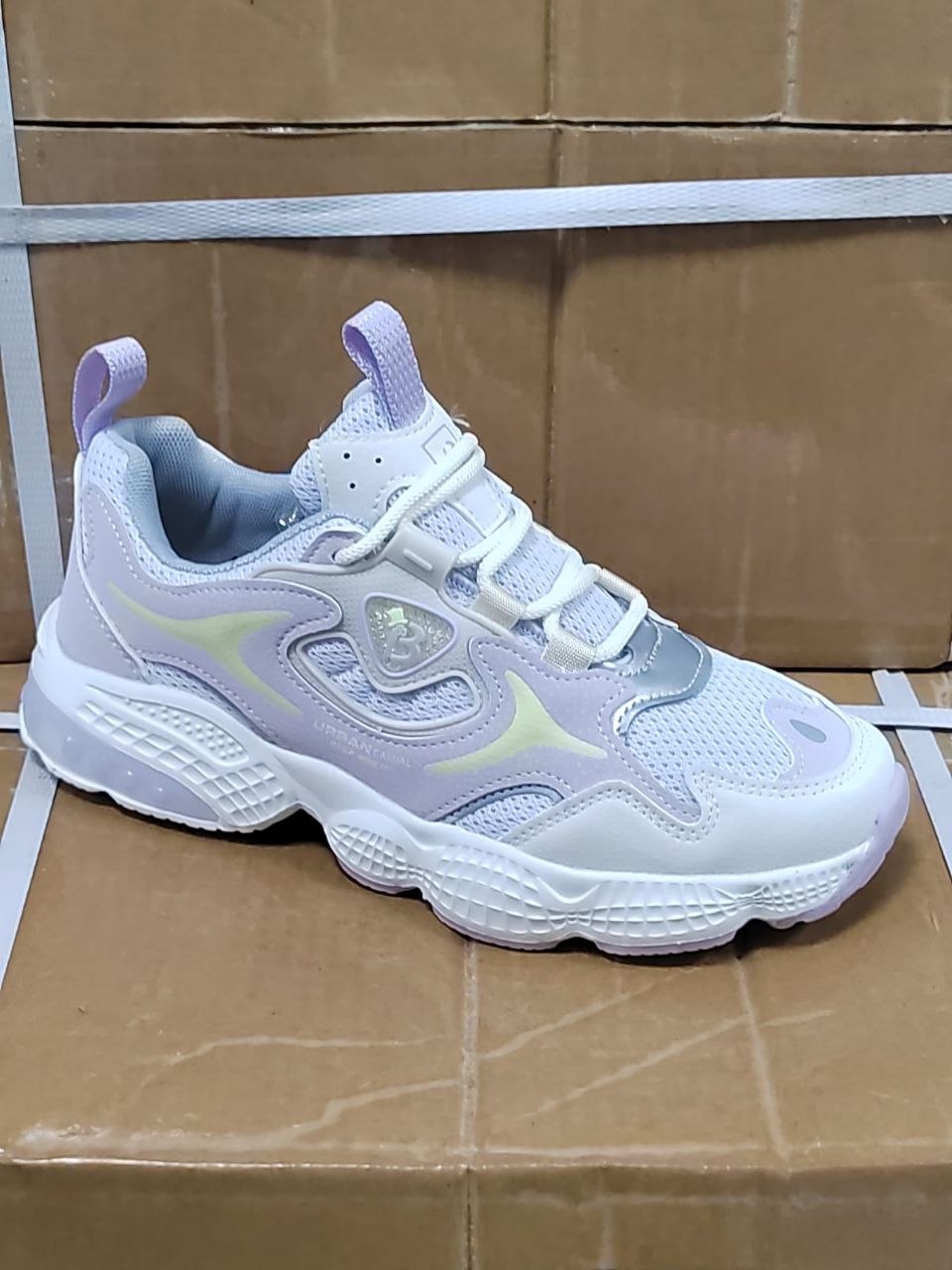 фото весенние женские кроссовки оптом