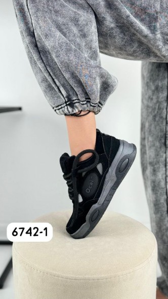 фото весенние женские кроссовки оптом