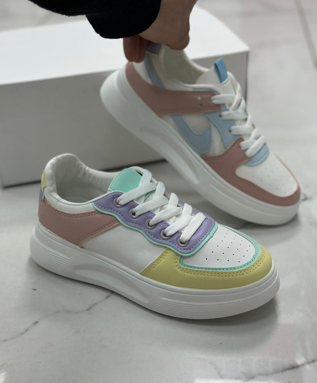 фото весенние женские кроссовки оптом