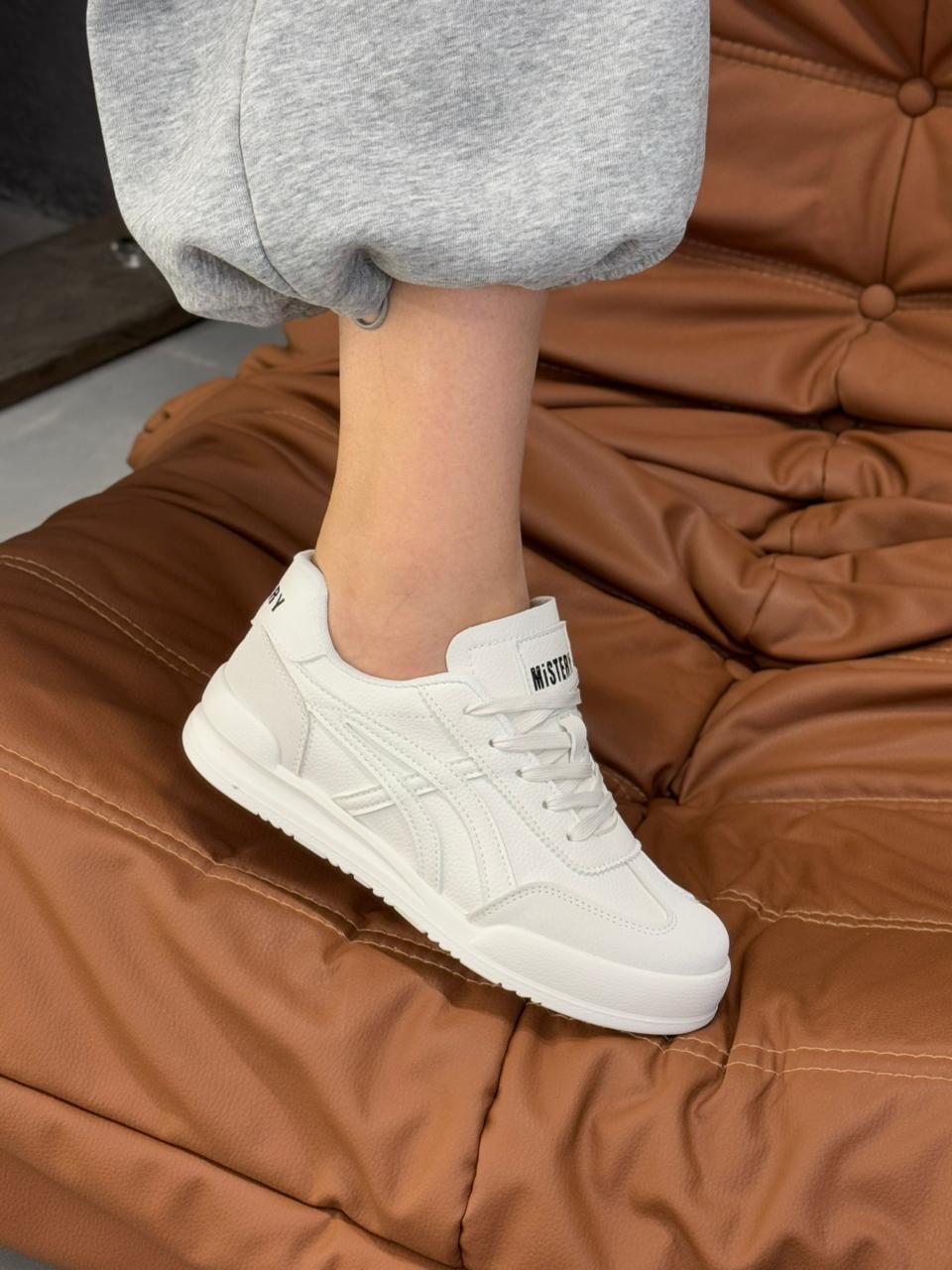 фото весенние женские кроссовки оптом